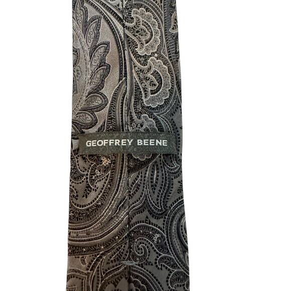 Geoffrey Been Paisley Grey Silver Long Necktie 100% Silk - Picture 4 of 7